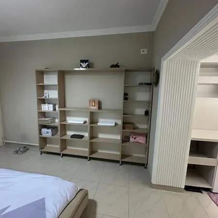 Cozy Modern Apartman Tirana